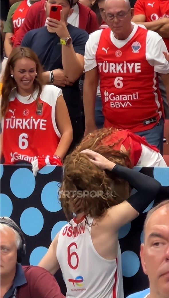 div, 他进入更衣 div, 他进入更衣